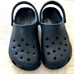 CROCS - (W) 8-9 (M) 6-7 Black
